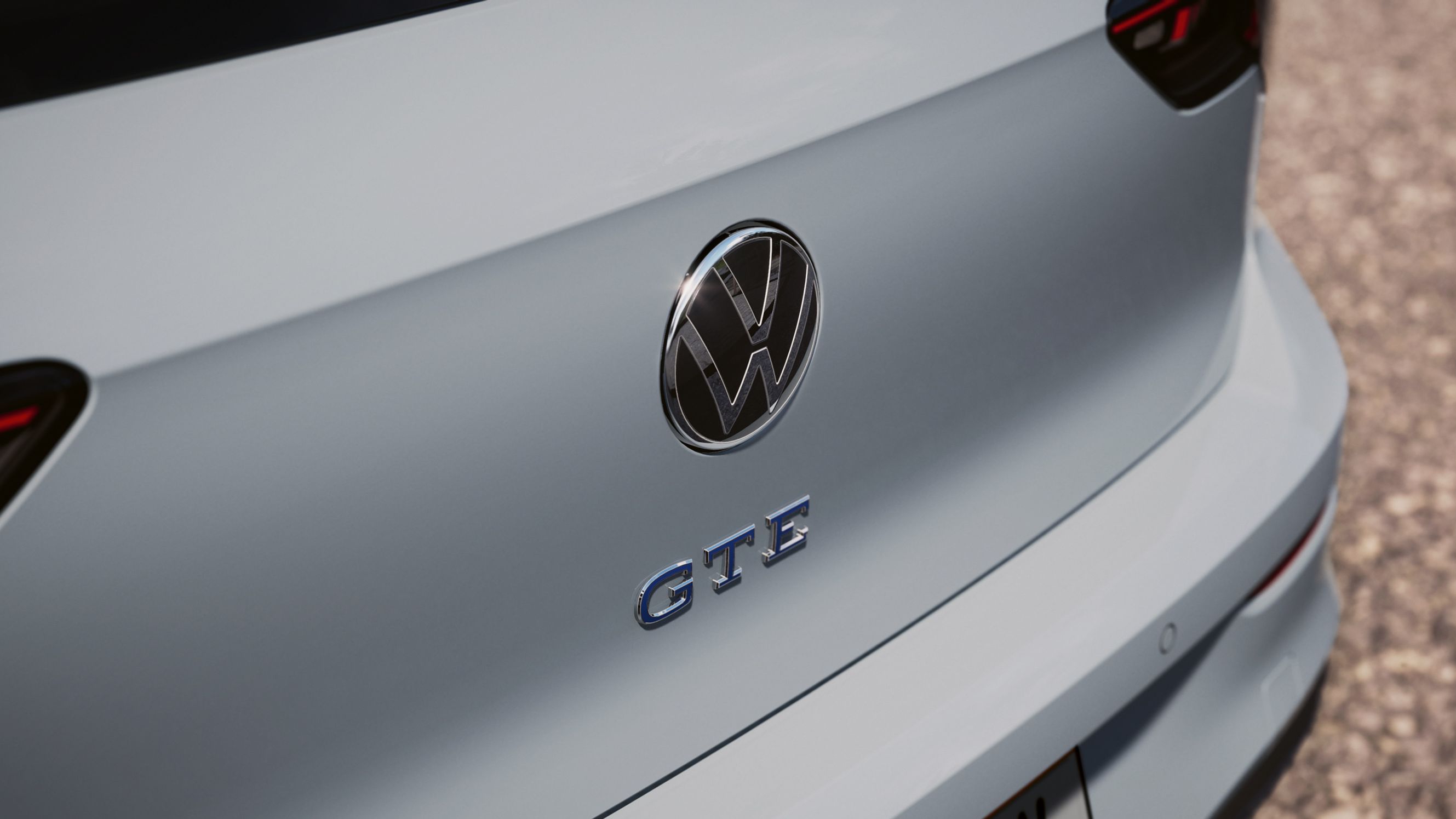 Logo und Schriftzug am Heck des VW Golf GTE