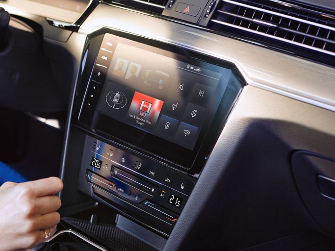 VW Passat GTE Variant mit Streaming und Internet