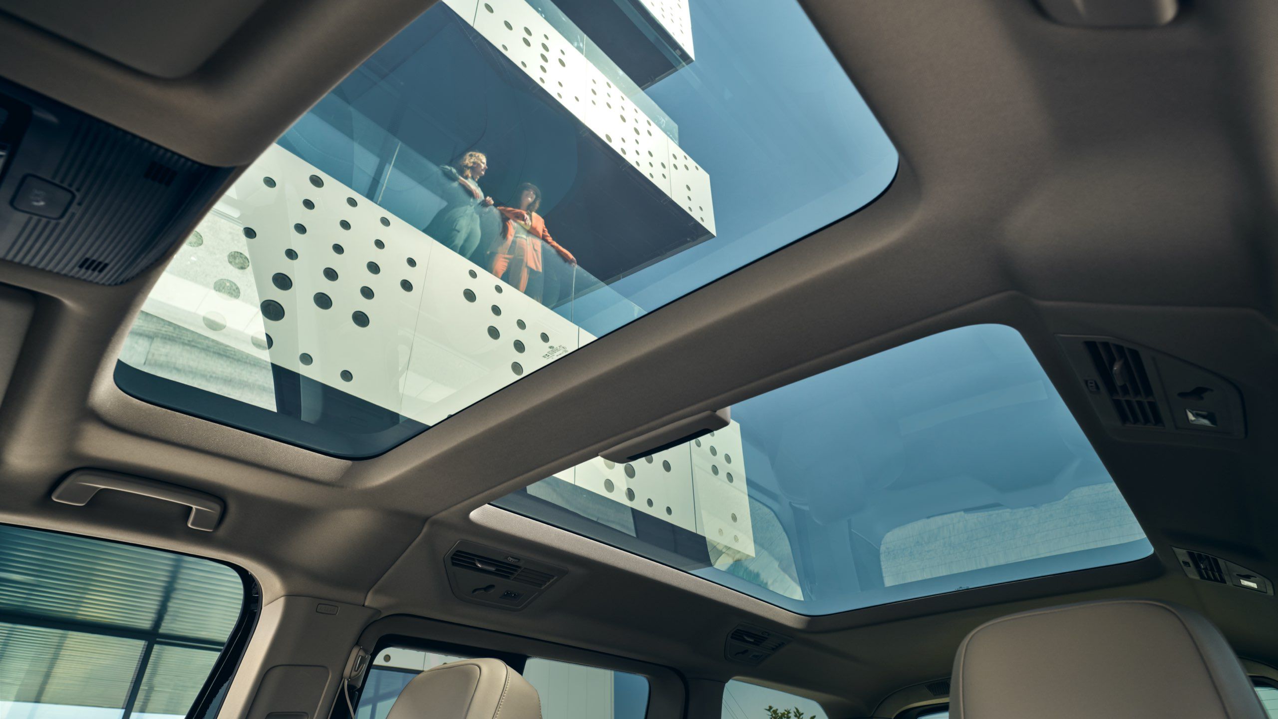 Der Ausblick aus dem Panoramaglasdach vom neuen Multivan T7 Volkswagen