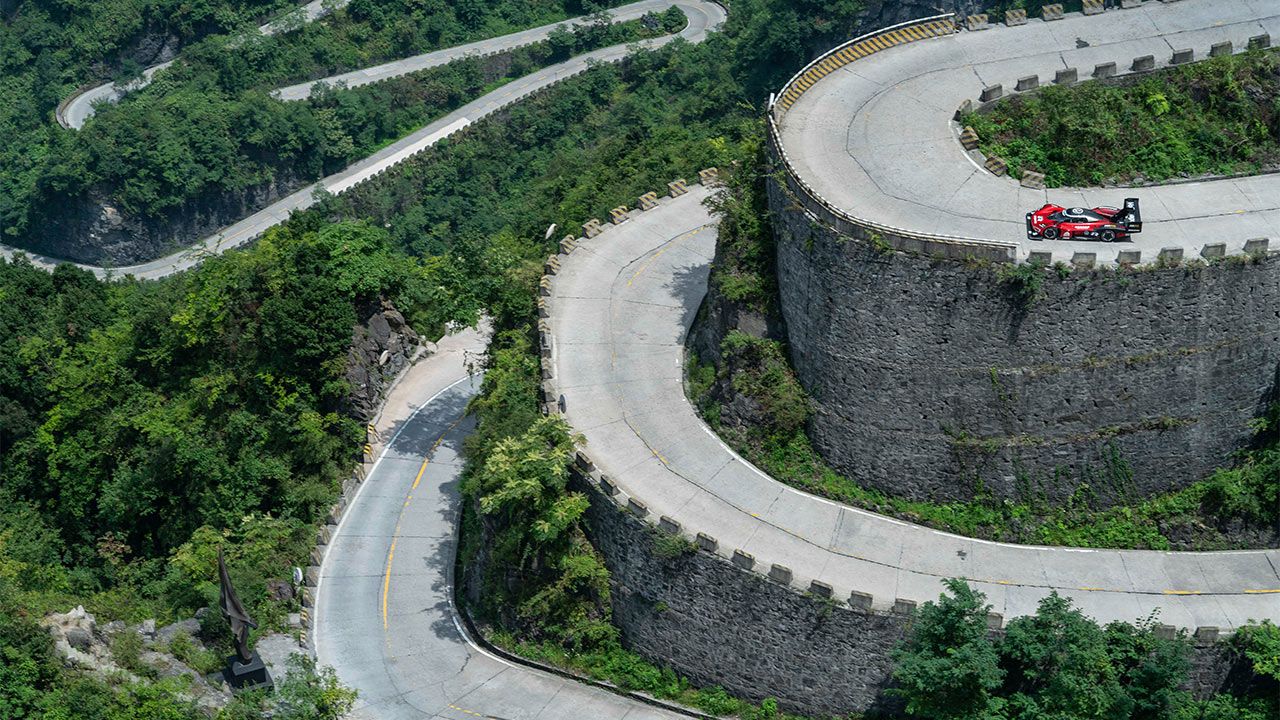Die Rekordfahrt des Volkswagen ID.R am Tianmen Mountain in China