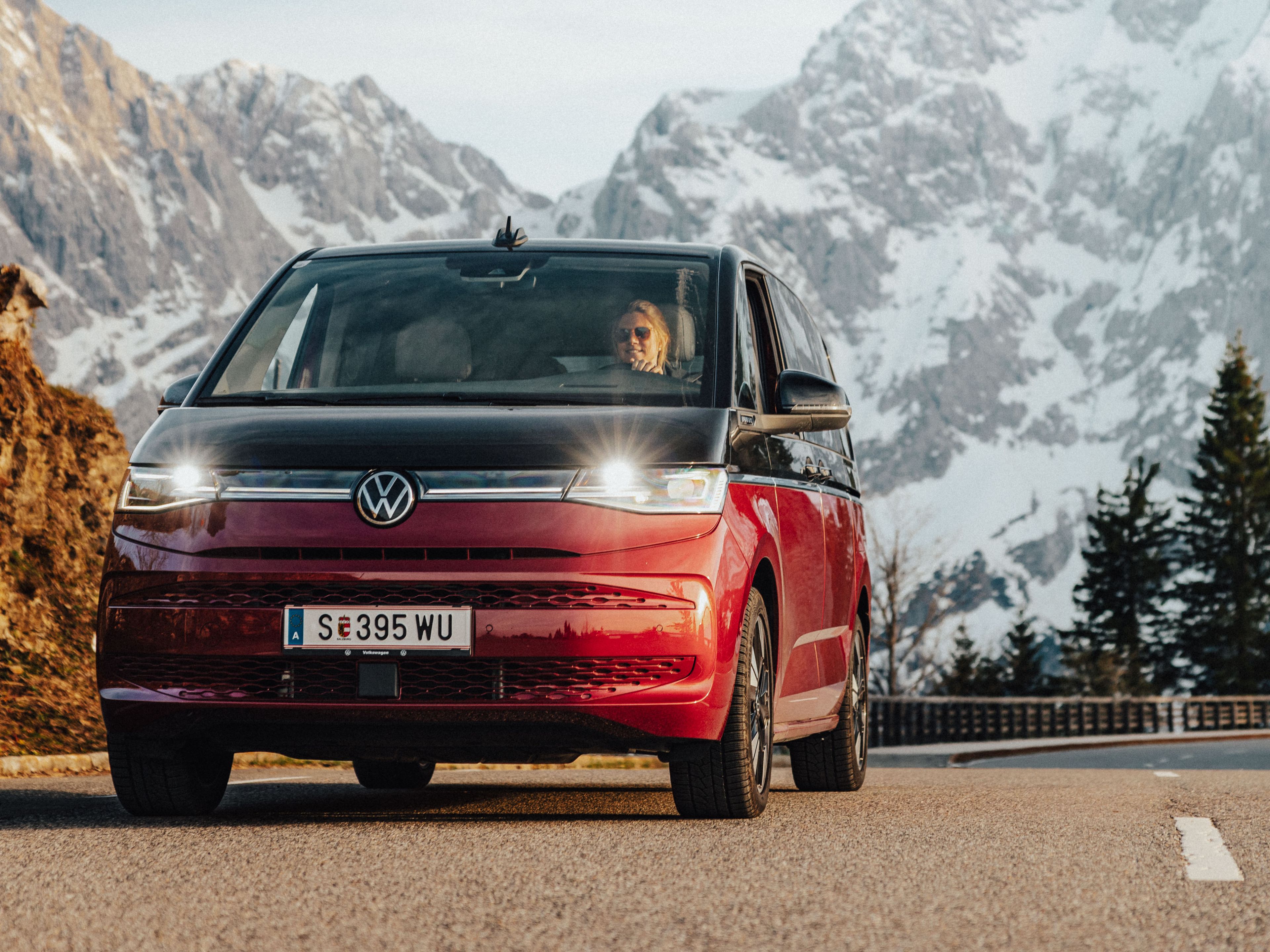 VW Multivan Frontansicht Berge