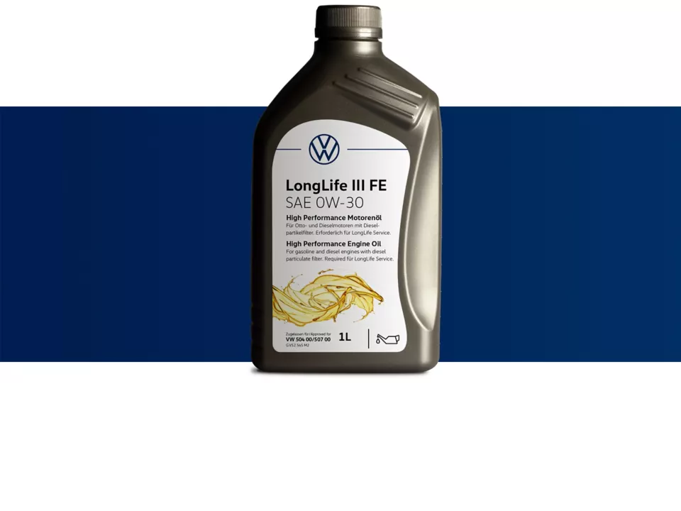 Eine Flasche des VW Motoröl Longlife III FE mit Viskositätsindex 0W-30