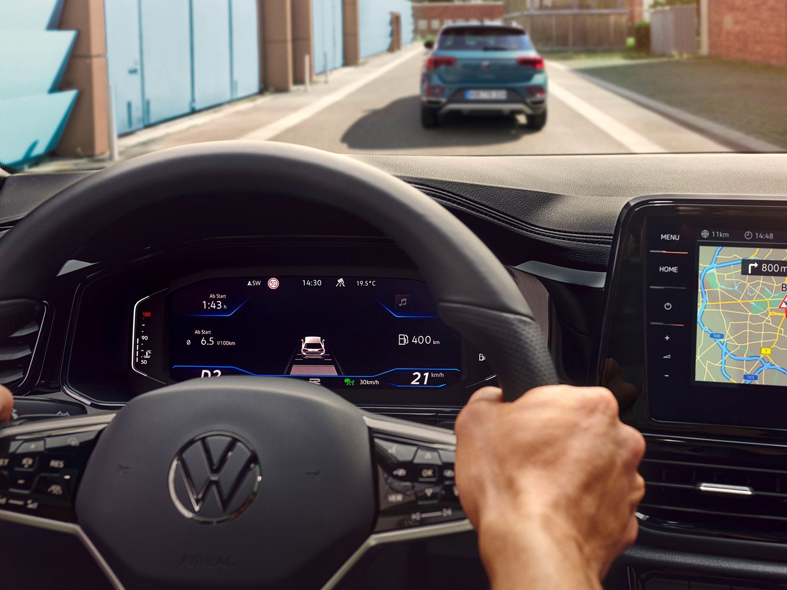 VW T-Roc Interieur, Detailansicht des Digital Cockpits mit aktiviertem Travel Assist