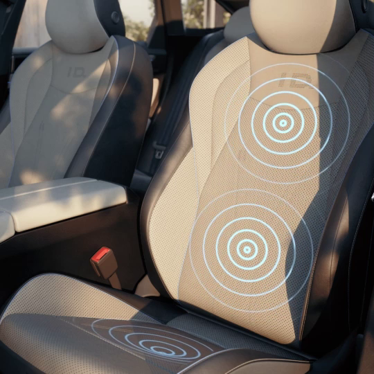 Detailansicht des ergoActive Premium-Sitzes mit Massageprogrammen und dynamischer Klimatisierung in einem VW ID.7
