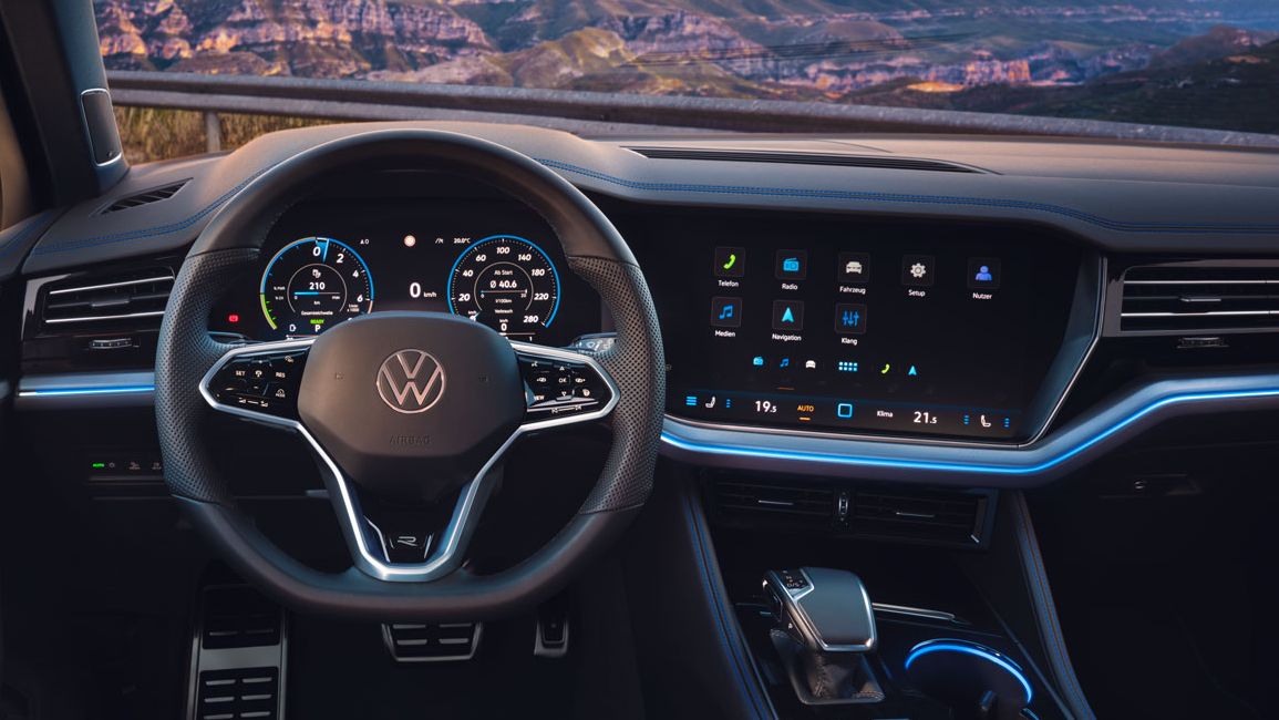 Interieur und Innovision Cockpit im VW Touareg R eHybrid