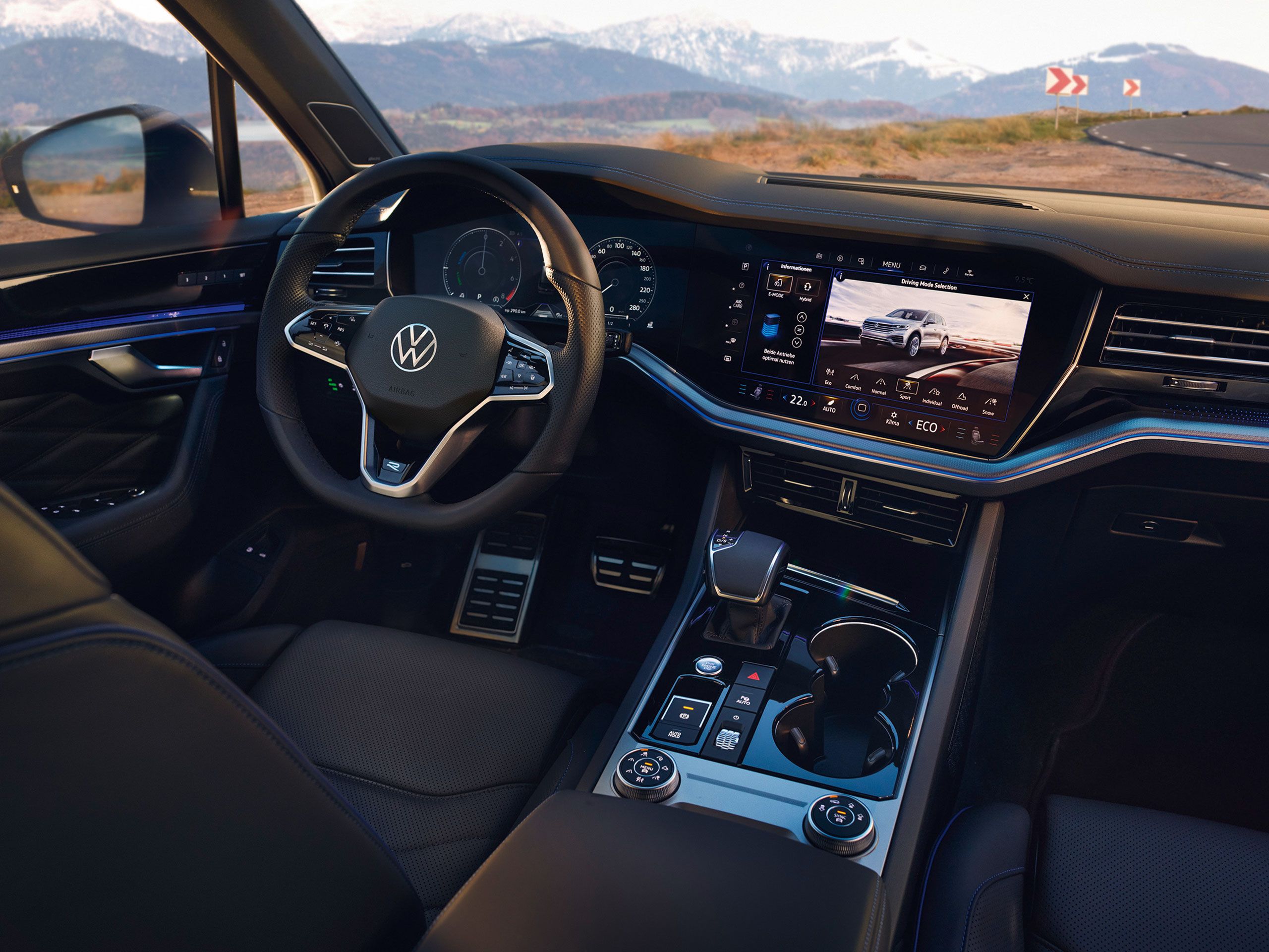 Das Innovision Cockpit vom VW Touareg R eHybrid