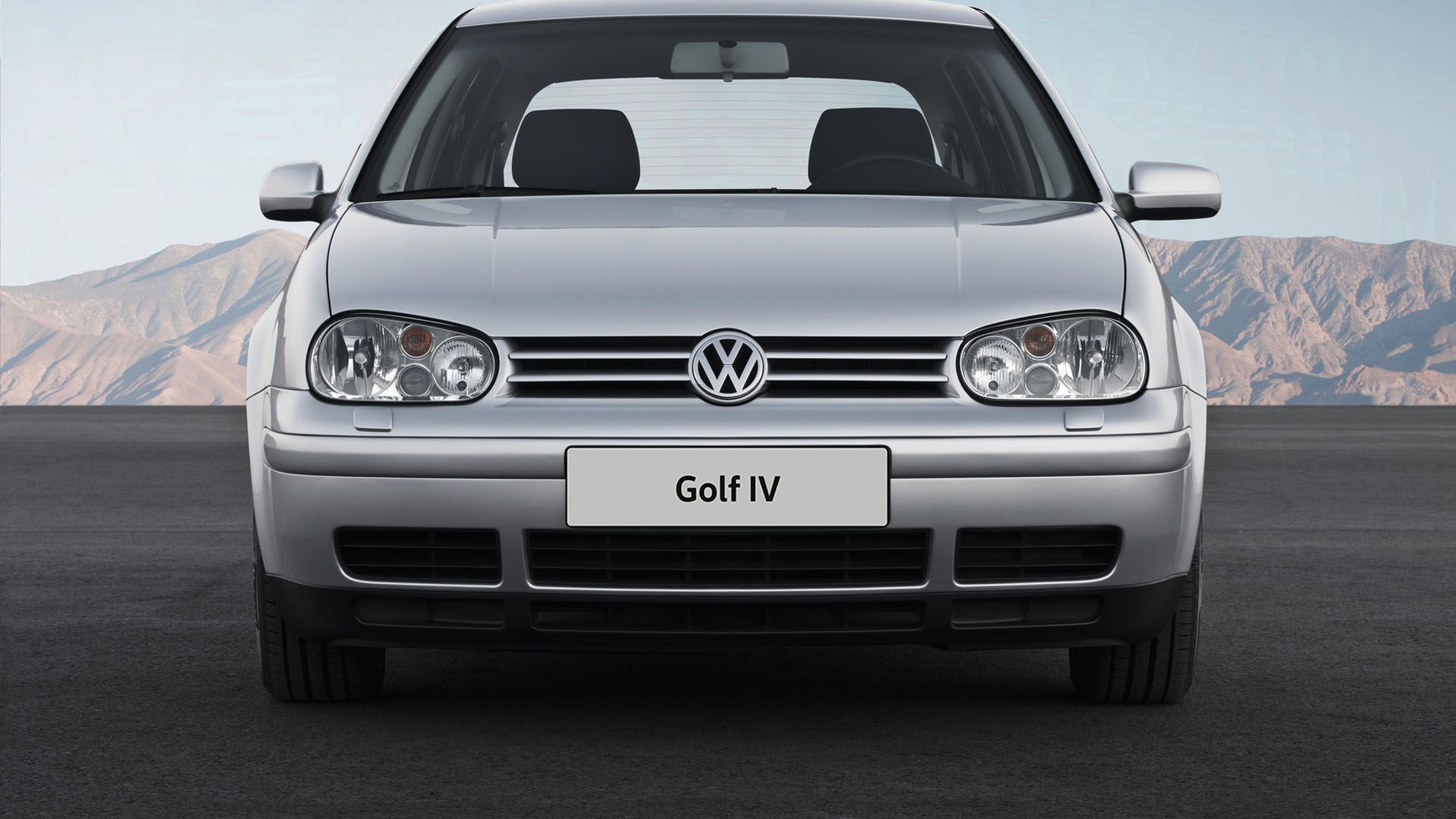 Der VW Golf 4 in silber von vorne