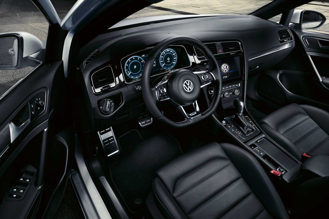 VW Golf Variant R-Line Vorgängermodell Interieur und Cockpit