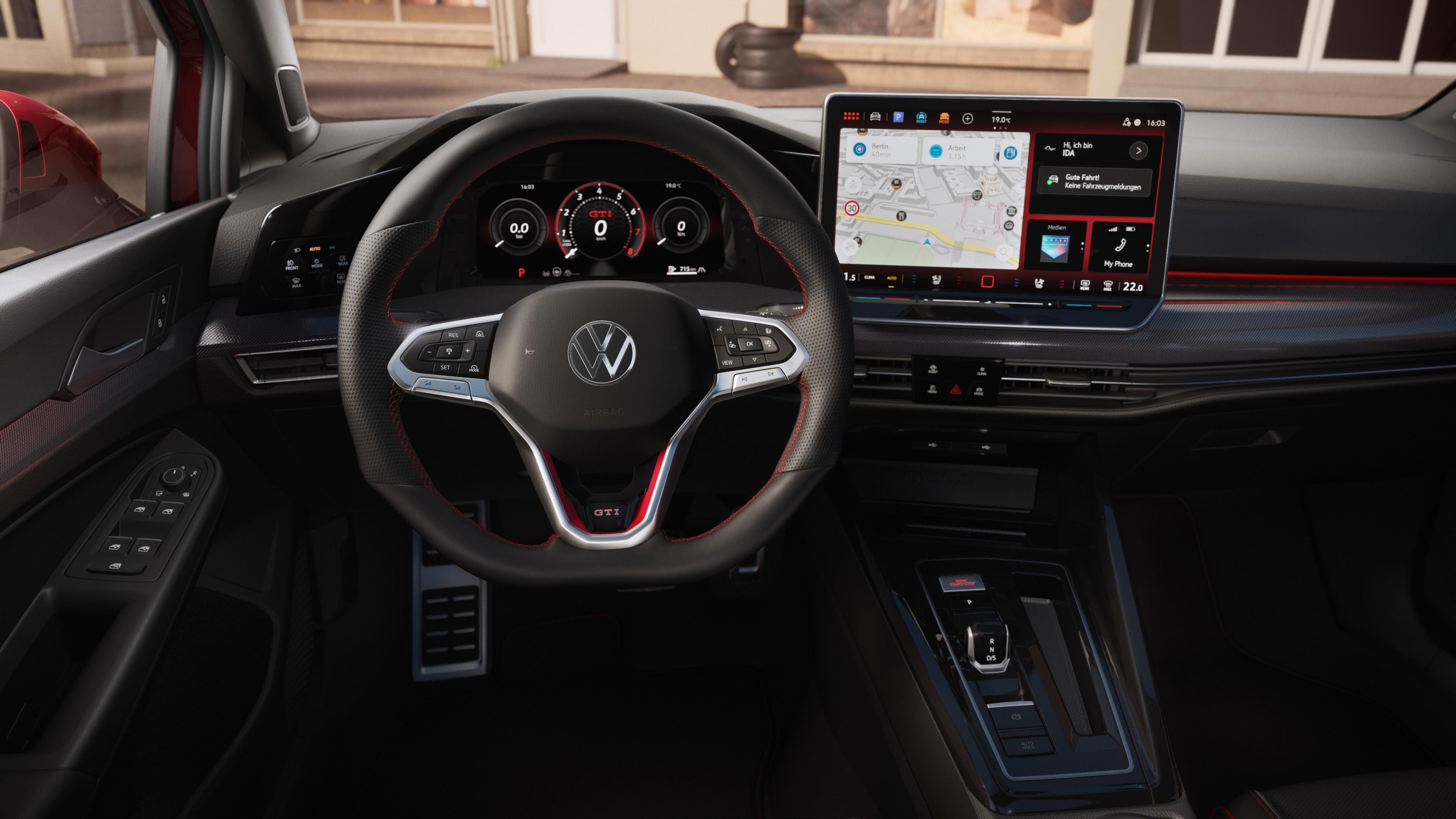 Lenkrad, Digital Cockpit und Infotainment des VW Golf GTI