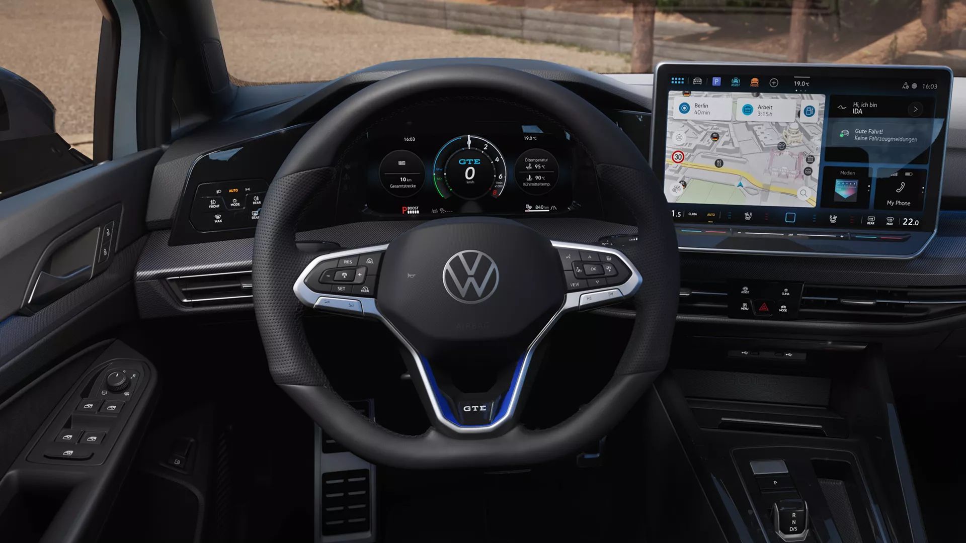 Lenkrad, Digital Cockpit und Infotainment des VW Golf GTE