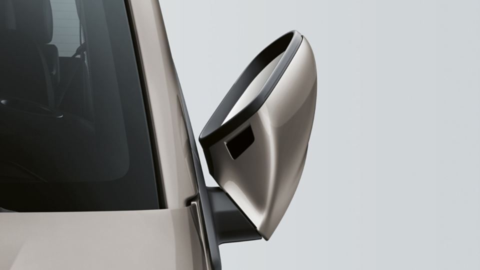 VW California 6.1 mit angeklapptem Seitenspiegel