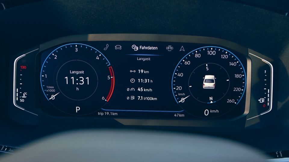 Digital Cockpit des VW Caravelle 6.1 mit den wichtigsten Fahrdaten
