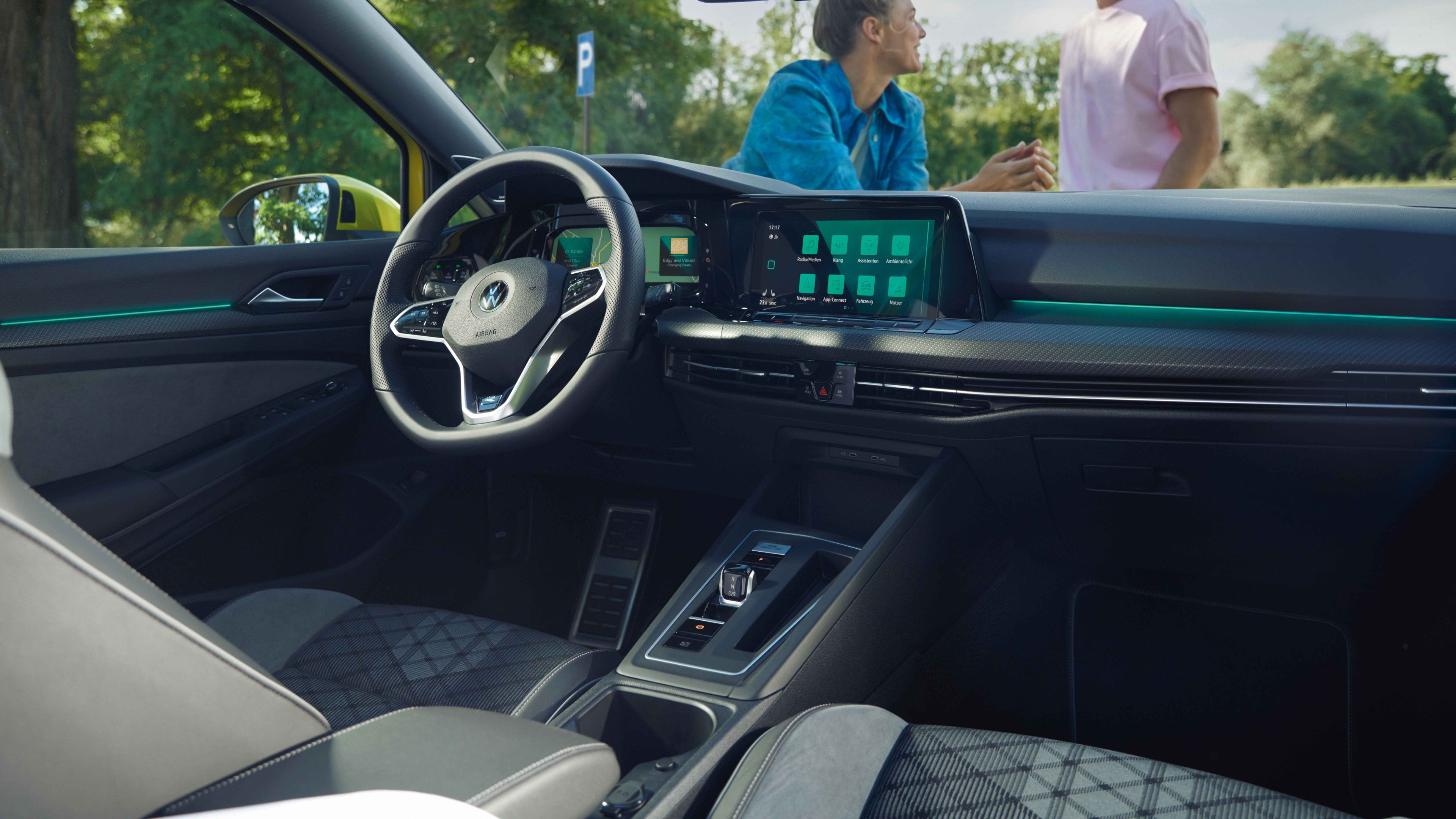 Innovision Cockpit im VW Golf Variant
