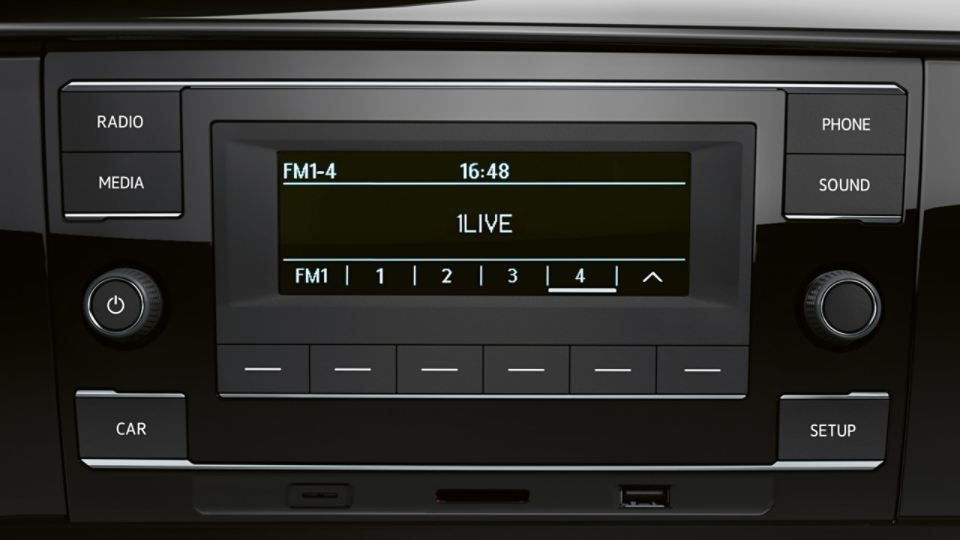 Detailansicht des Radio "Composition Audio" im VW Caravelle 6.1