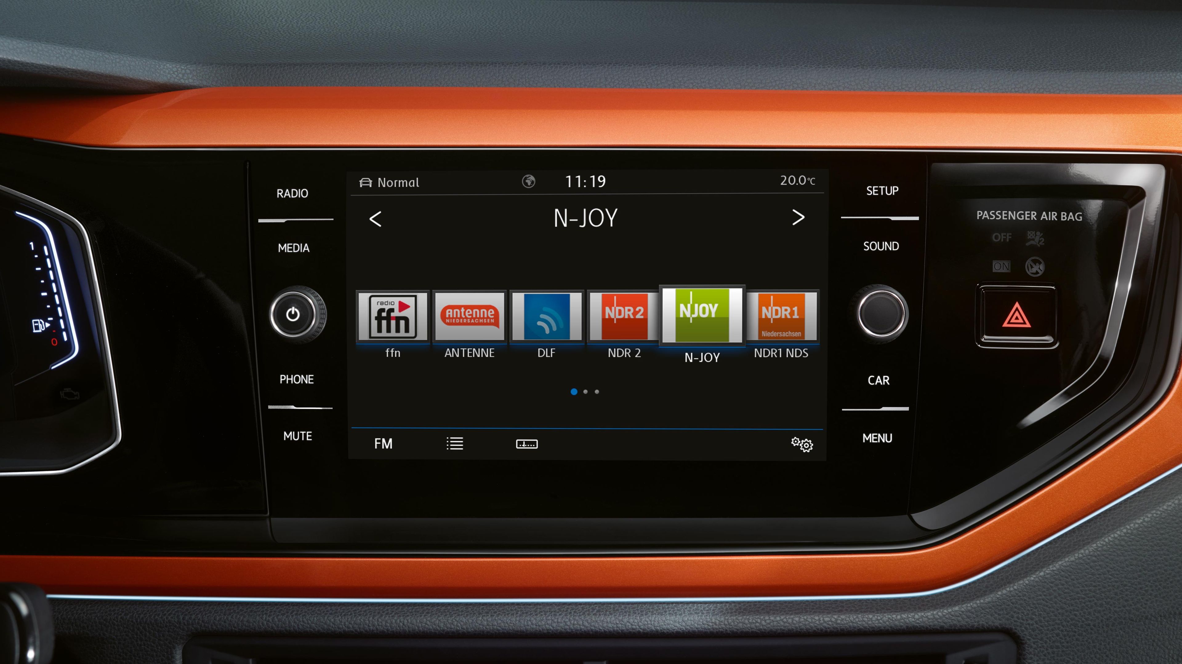 VW Polo Vorgängermodell orange Radio