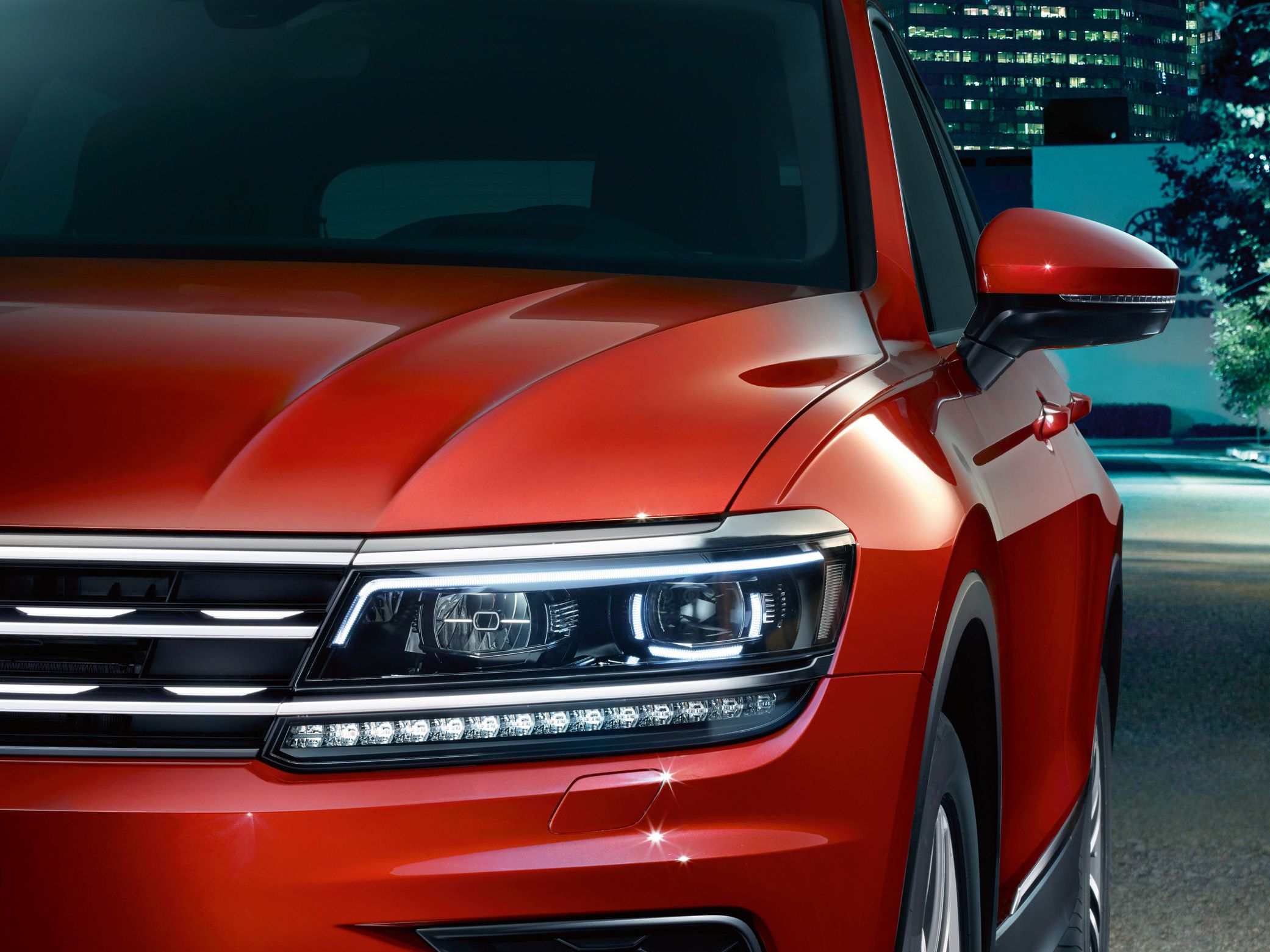 VW Tiguan Vorgängermodell rot Exterieur Ausstattung LED Scheinwerfer