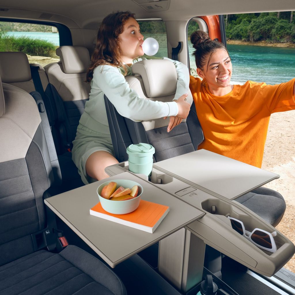 Der VW Multivan: Tisch wird zum cleveren Multitool