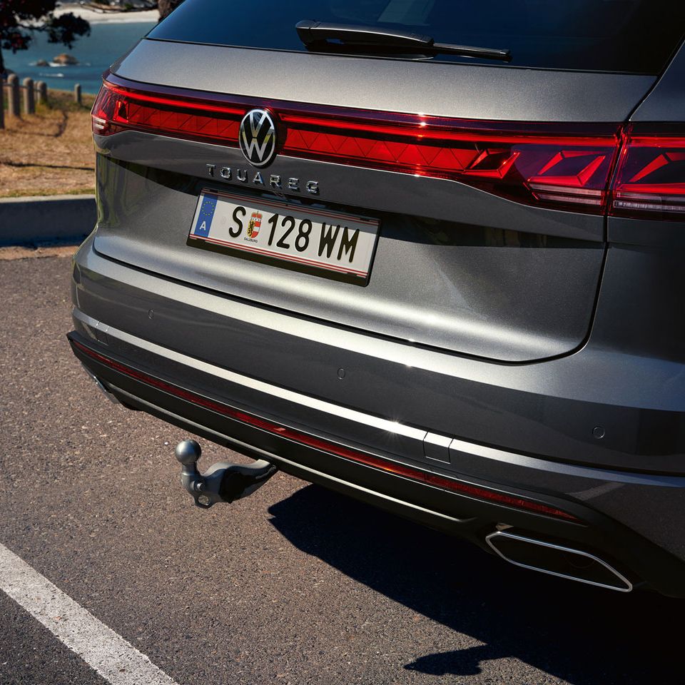 Blick auf die optionale Anhängevorrichtung des VW Touareg Elegance.