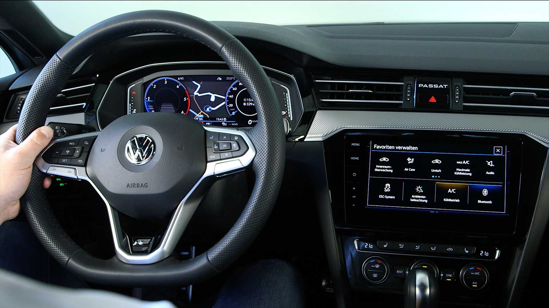 Abbild der Innenansicht von Volkswagen Lenkrad und Discovery Pro