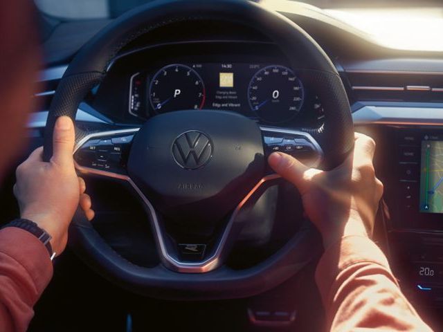 VW Arteon Shooting Brake mit Touch Bedienung Lenkrad