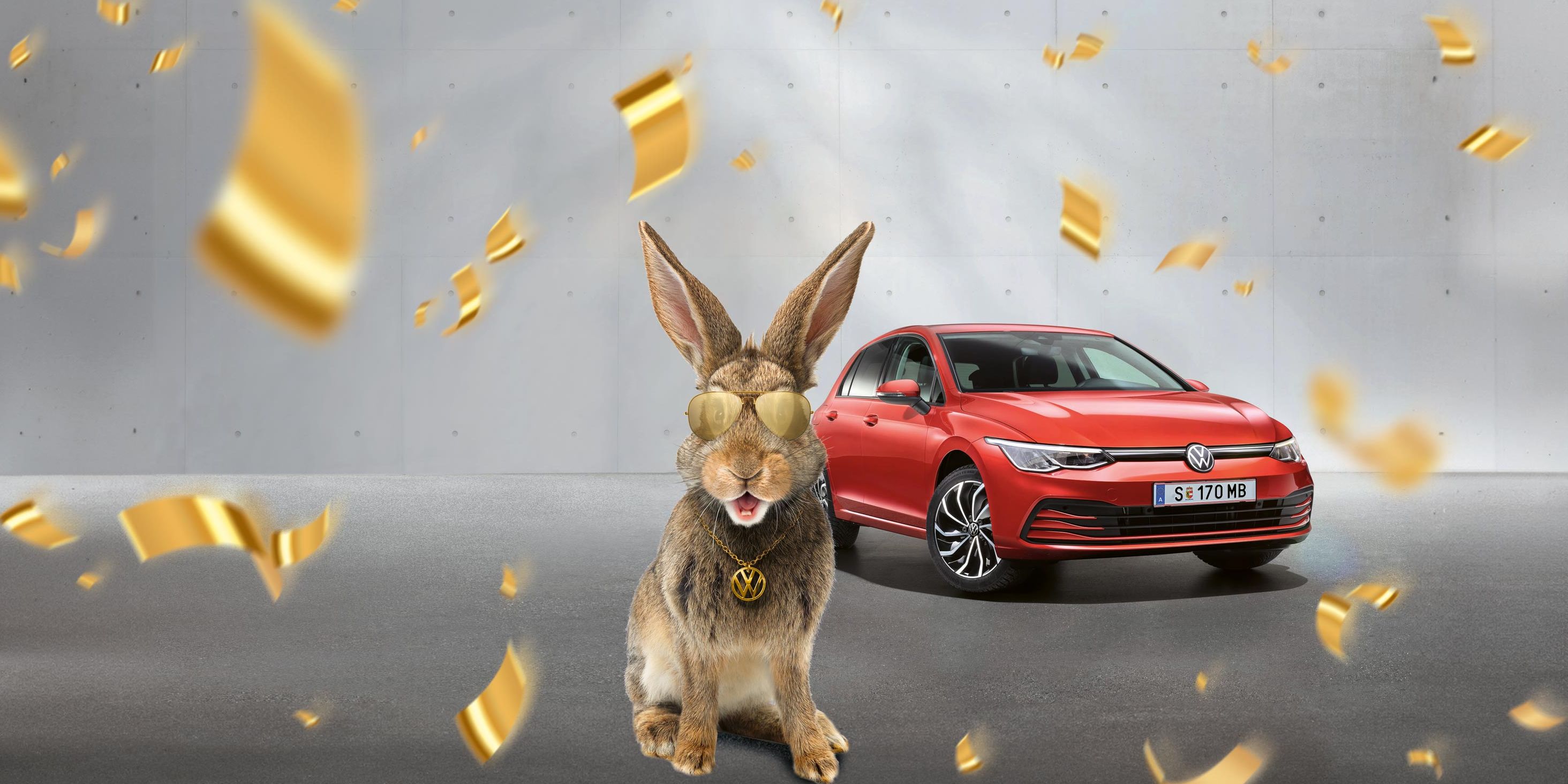 Roter VW Golf Rabbit mit Hasen im Vordergrund 
