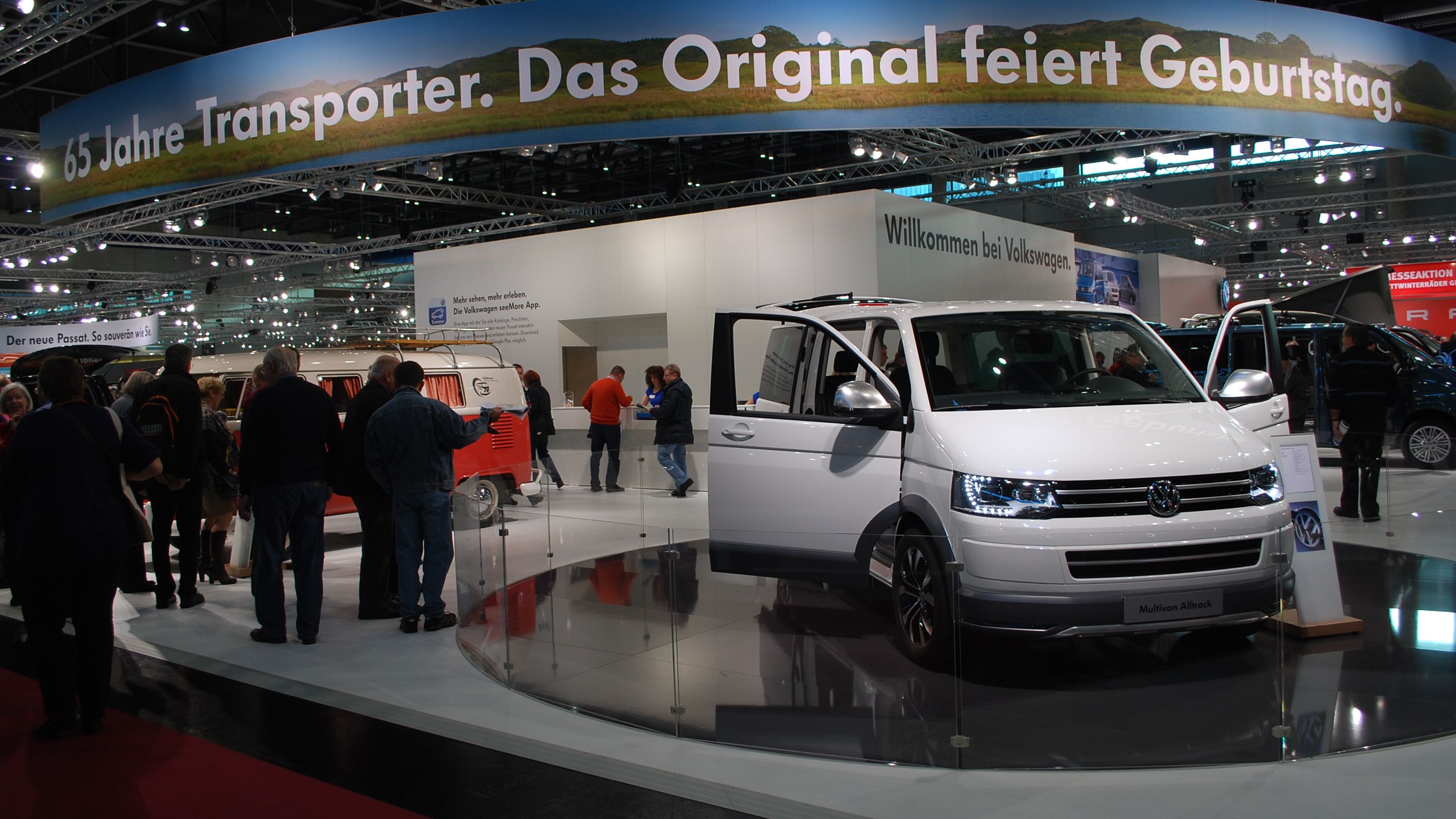 VW Nutzfahrzeuge Messestand auf der Vienna Autoshow 2015