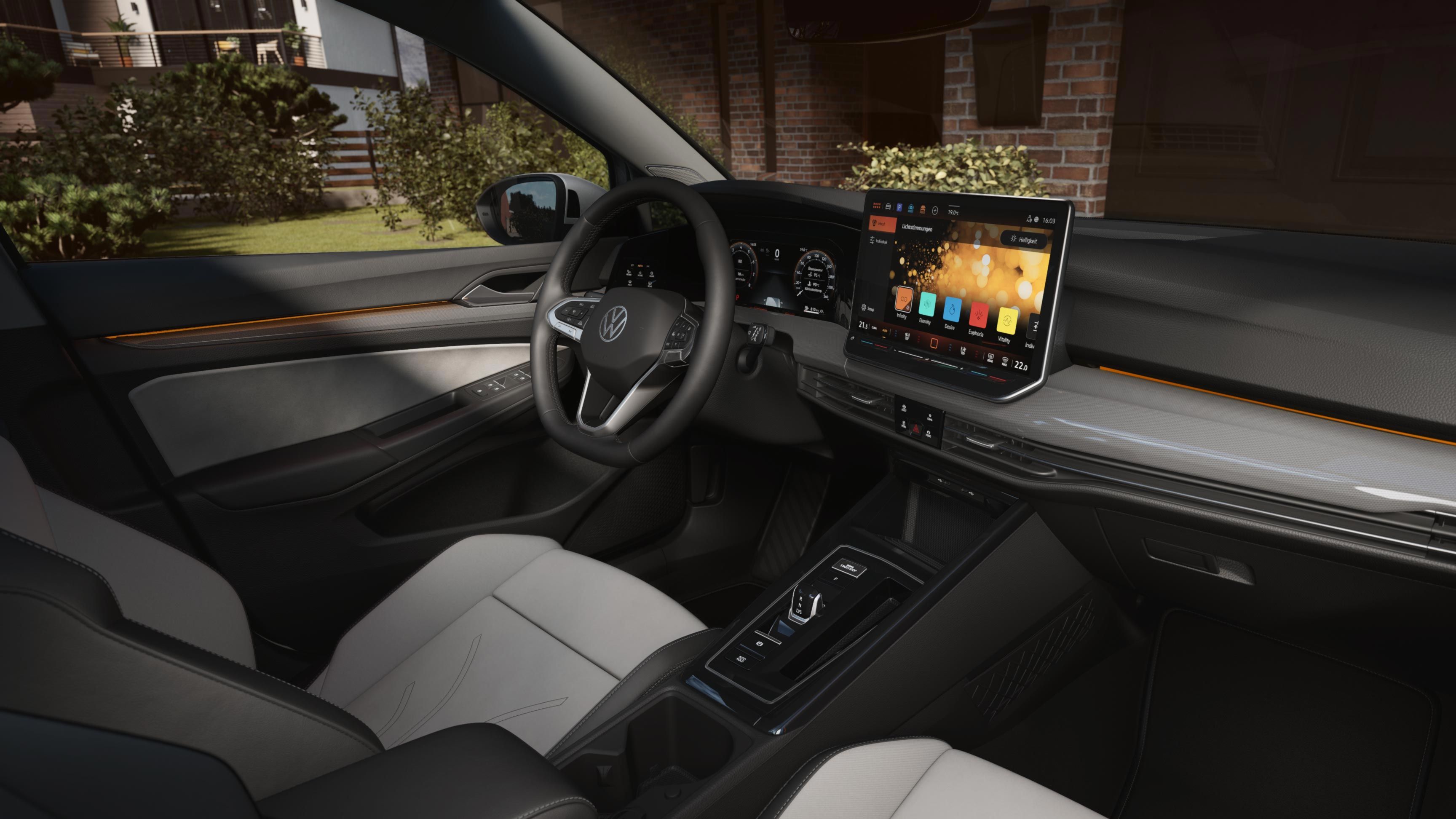 Lenkrad, Digital Cockpit, Ambientebeleuchtung, Sitze und Infotainment des VW Golf Variant