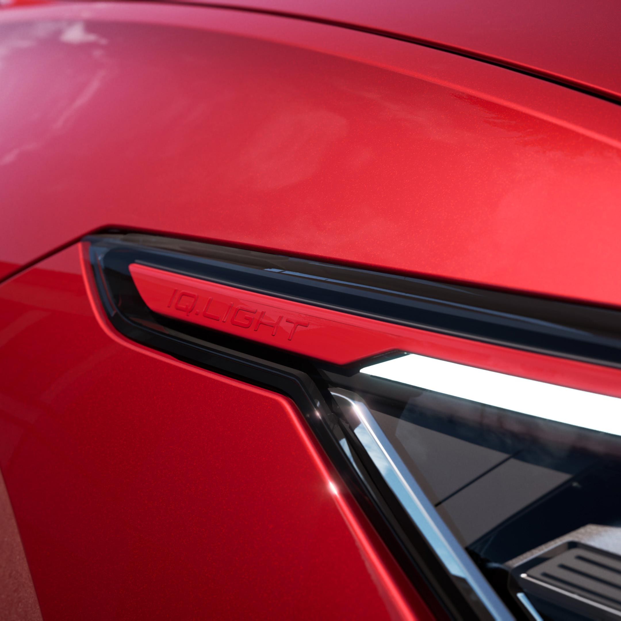 Detailansicht der roten Leiste in den IQ. LIGHT LED Scheinwerfern im VW Golf GTI