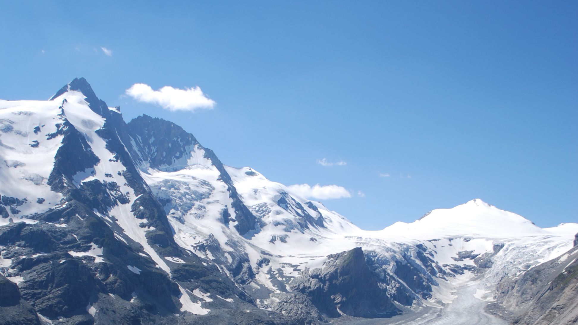 Bullitreffen 2014 mit atemberaubenden Bergpanorama