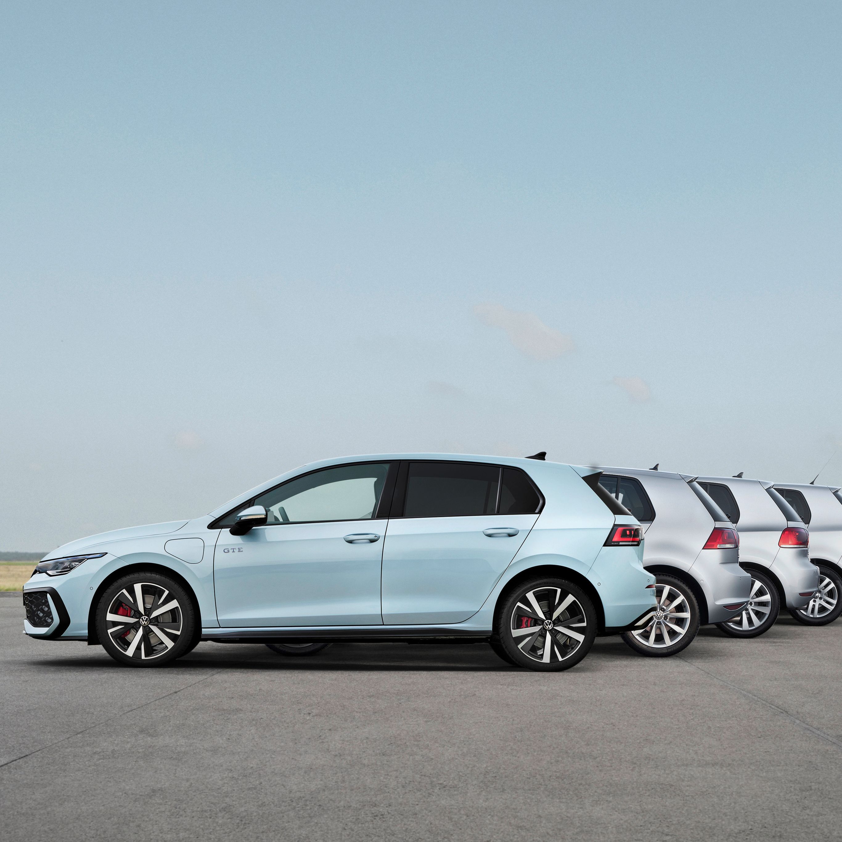 8 Generationen VW Golf in der Seitenansicht