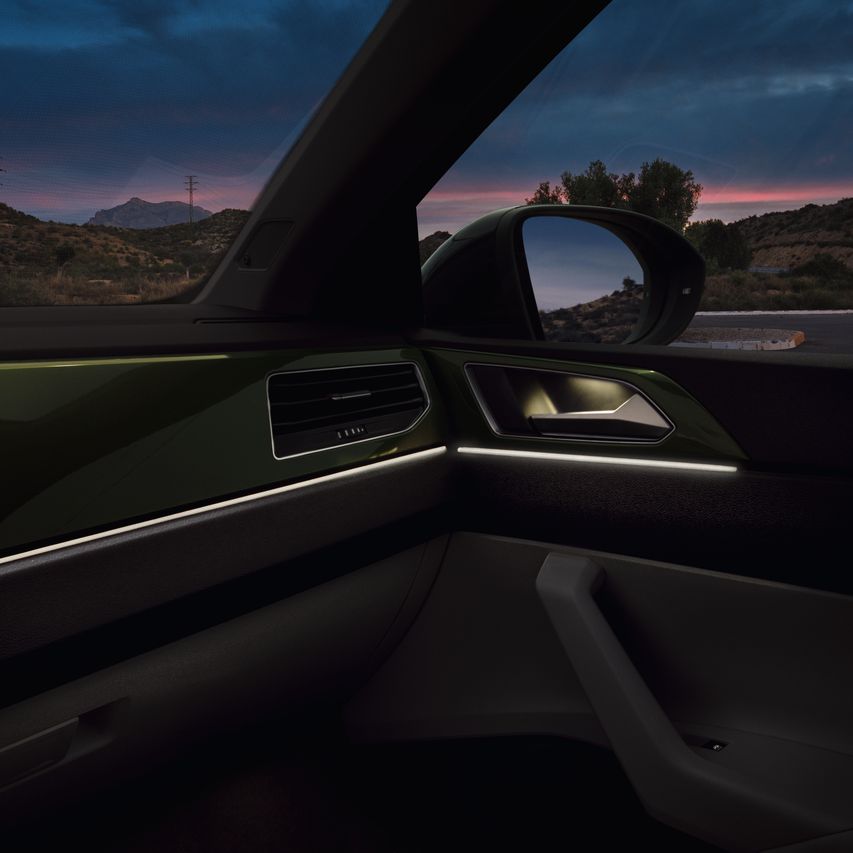 Die Ambientebeleuchtung des VW Taigo Style in abendlicher Stimmung