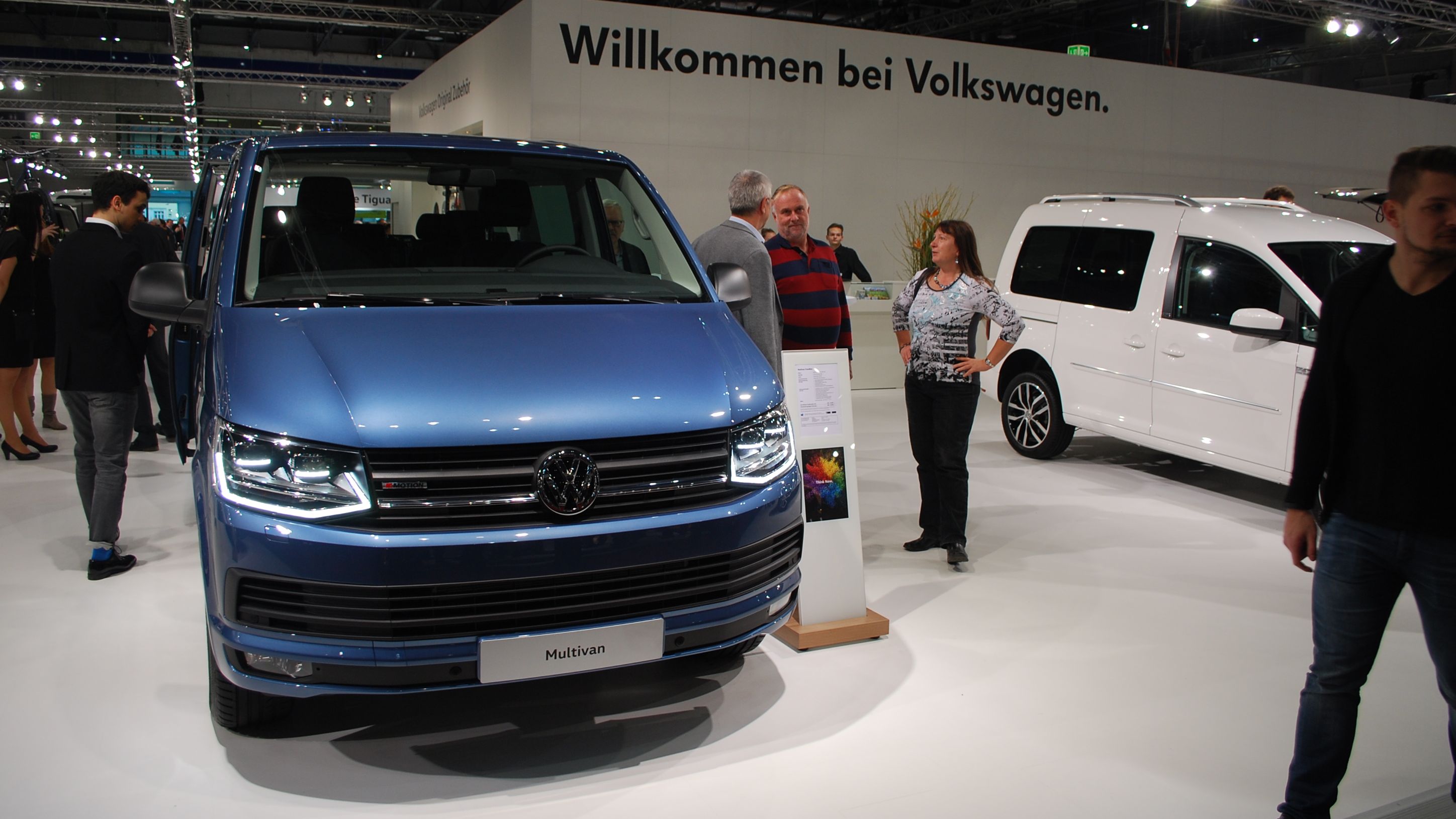 VW Multivan blau