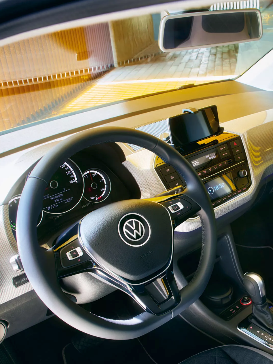 Der Innenraum und das Cockpit des VW e-up!