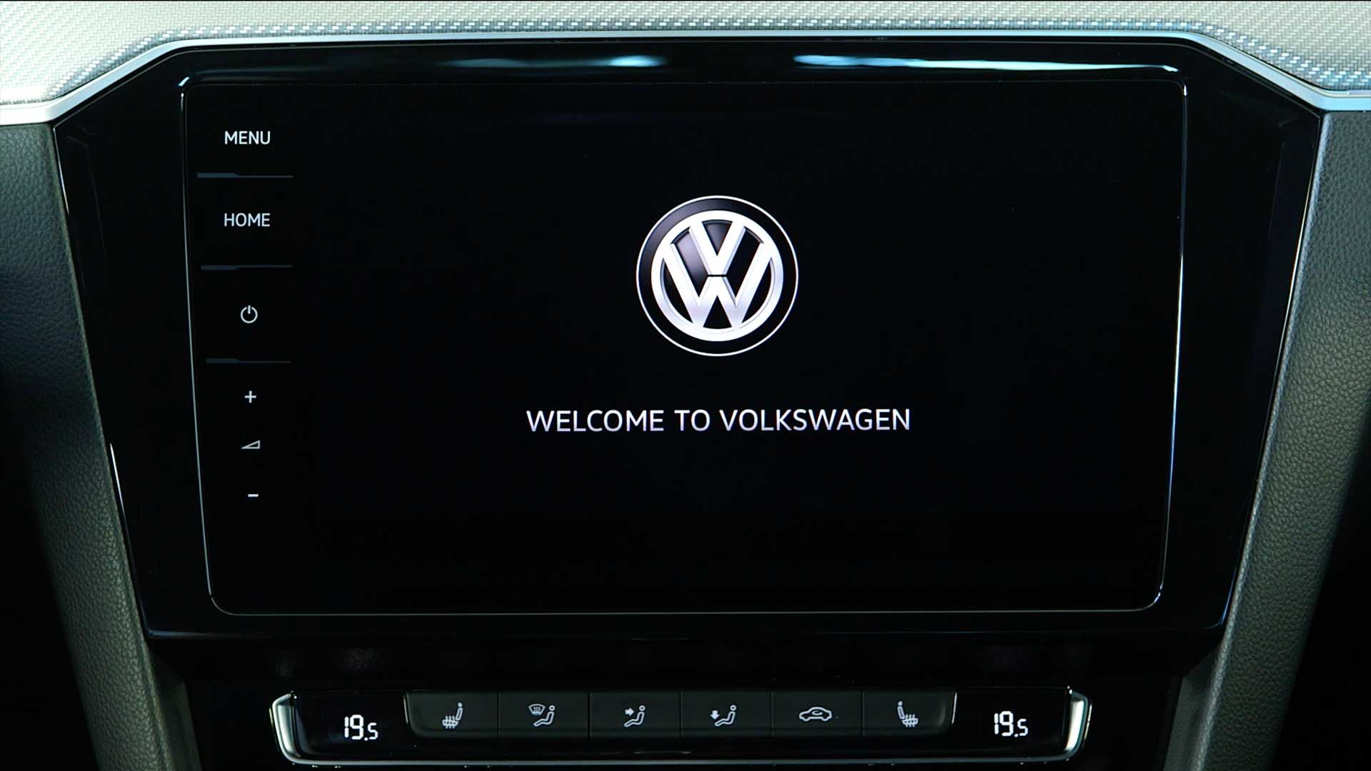 Welcome Bildschirm im Volkswagen Fahrzeug