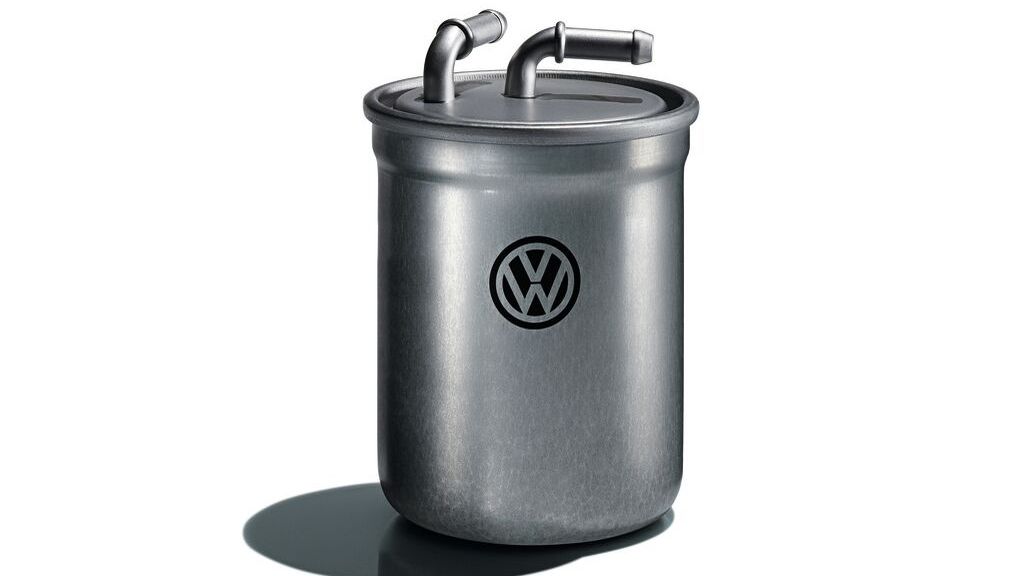 Zu sehen ist ein VW Vokswagen Kraftstofffilter
